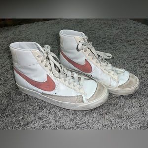 NIKE white & pink blazers 🤍💗